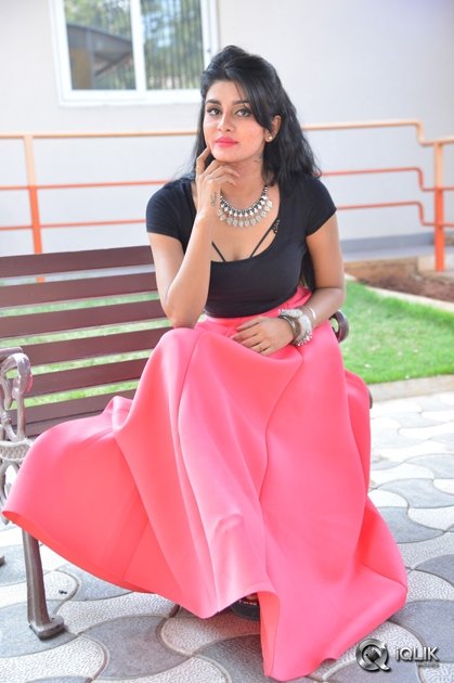 Harini-at-Dyavuda-Movie-Teaser-Launch